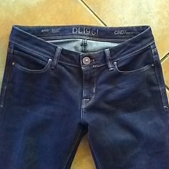 DL1961 EUC SZ 28 JEANS - Picture 2 of 3
